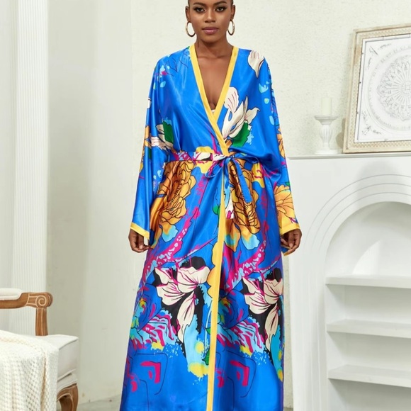 Beautiful Kimono - Picture 2 of 2